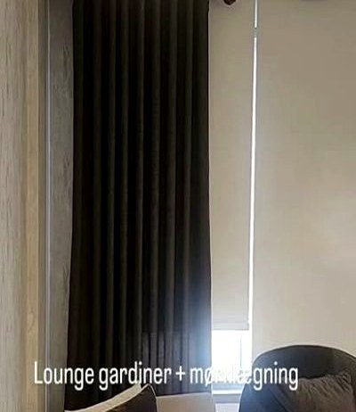 Loungeområde med mørklægningsgardiner